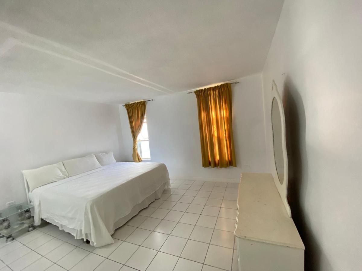 Deluxe Montego Bay Club Studio & Suites エクステリア 写真